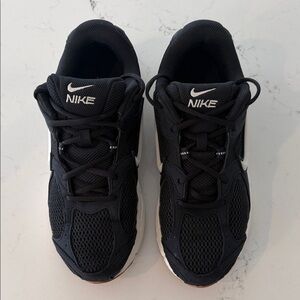 Nike V5 Runner Men's Size 9.5 Women's Size 11